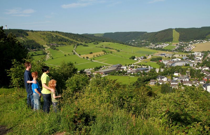 Familie mit Blick auf Willingen