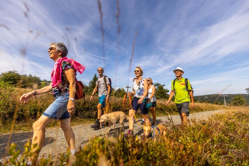 Wanderer auf dem Ettelsberg ©Tourist-Information Willingen - David_Heise
