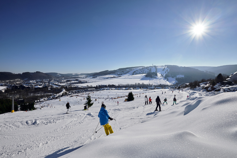 Skigebiet Willingen mit Skifahrern